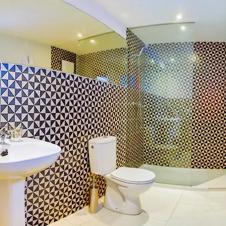 Oyo Leiva Guest house