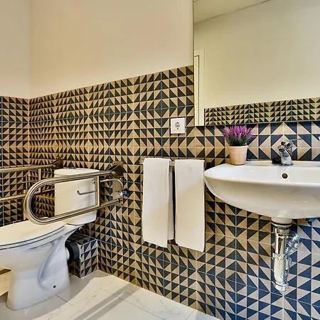 Guest house Oyo Leiva 3*